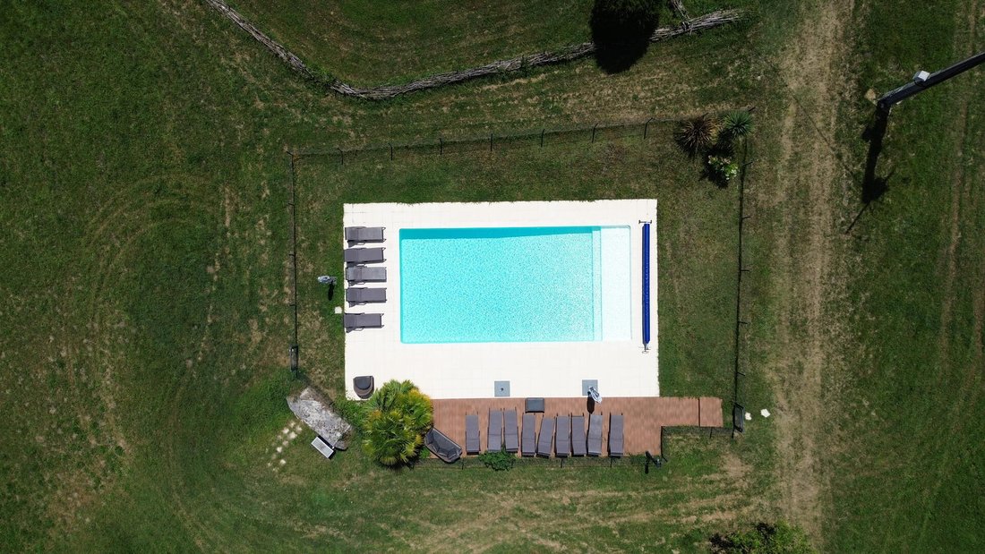Estate in Vezac, Nouvelle-Aquitaine, France 3 - 17844472