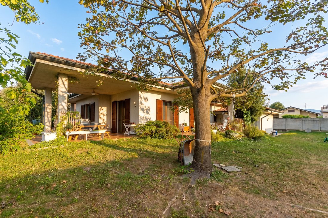 Villa in Bernareggio, Lombardy, Italy 1 - 17843837
