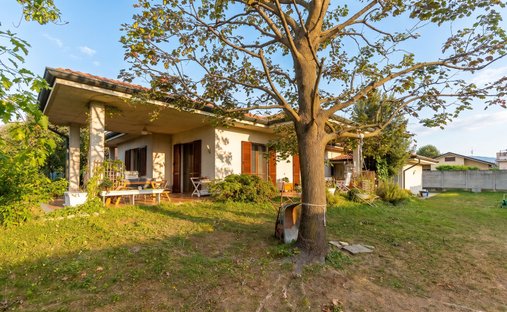 Villa in Bernareggio, Lombardy, Italy 1