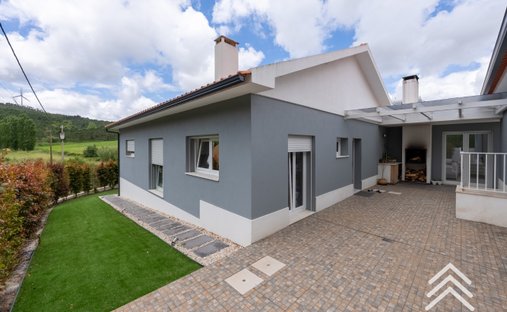 House in Freiria, Lisbon, Portugal 1