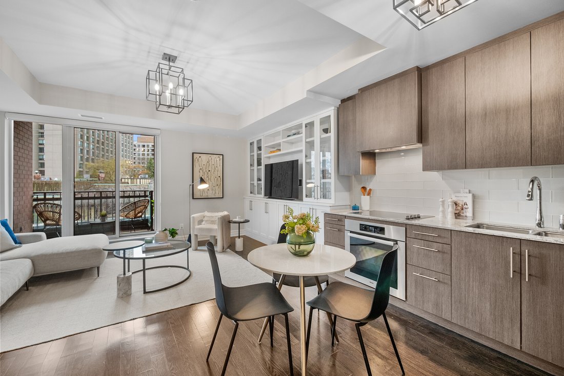 Condo in Toronto, Ontario, Canada 1 - 17847992