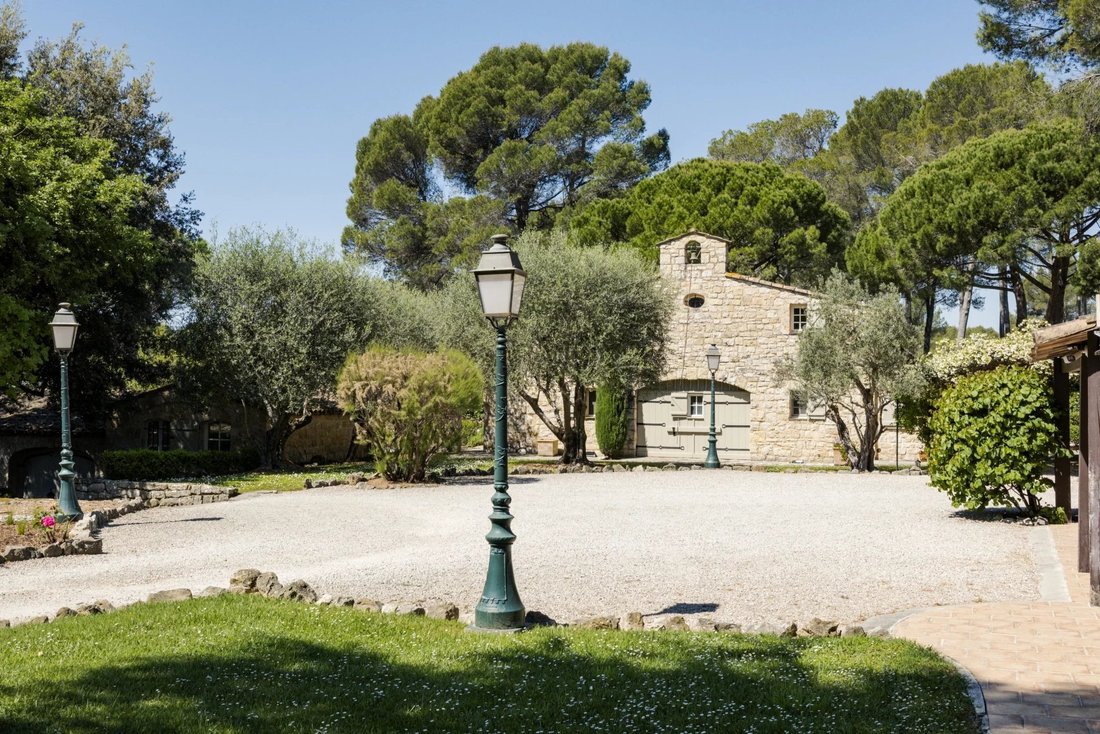 Estate in Les Aspres-Plan Sarrain, Mouans-Sartoux, France 2 - 17844029