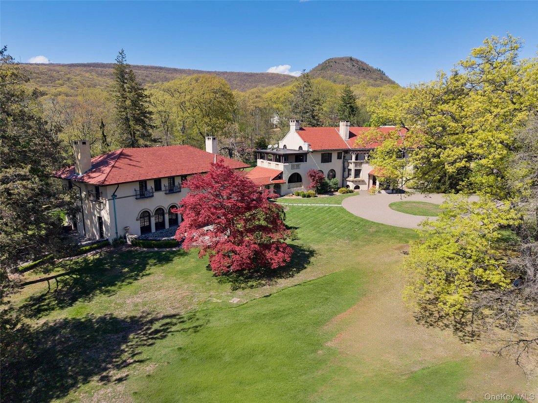 House in Woodbury, New York, United States 2 - 17844430
