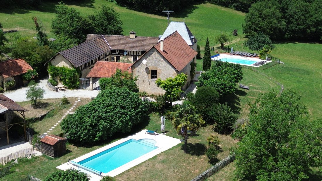 Estate in Vezac, Nouvelle-Aquitaine, France 1 - 17844472