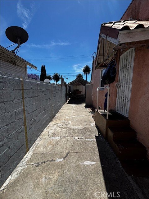 Los Angeles, California, United States 5 - 17845567