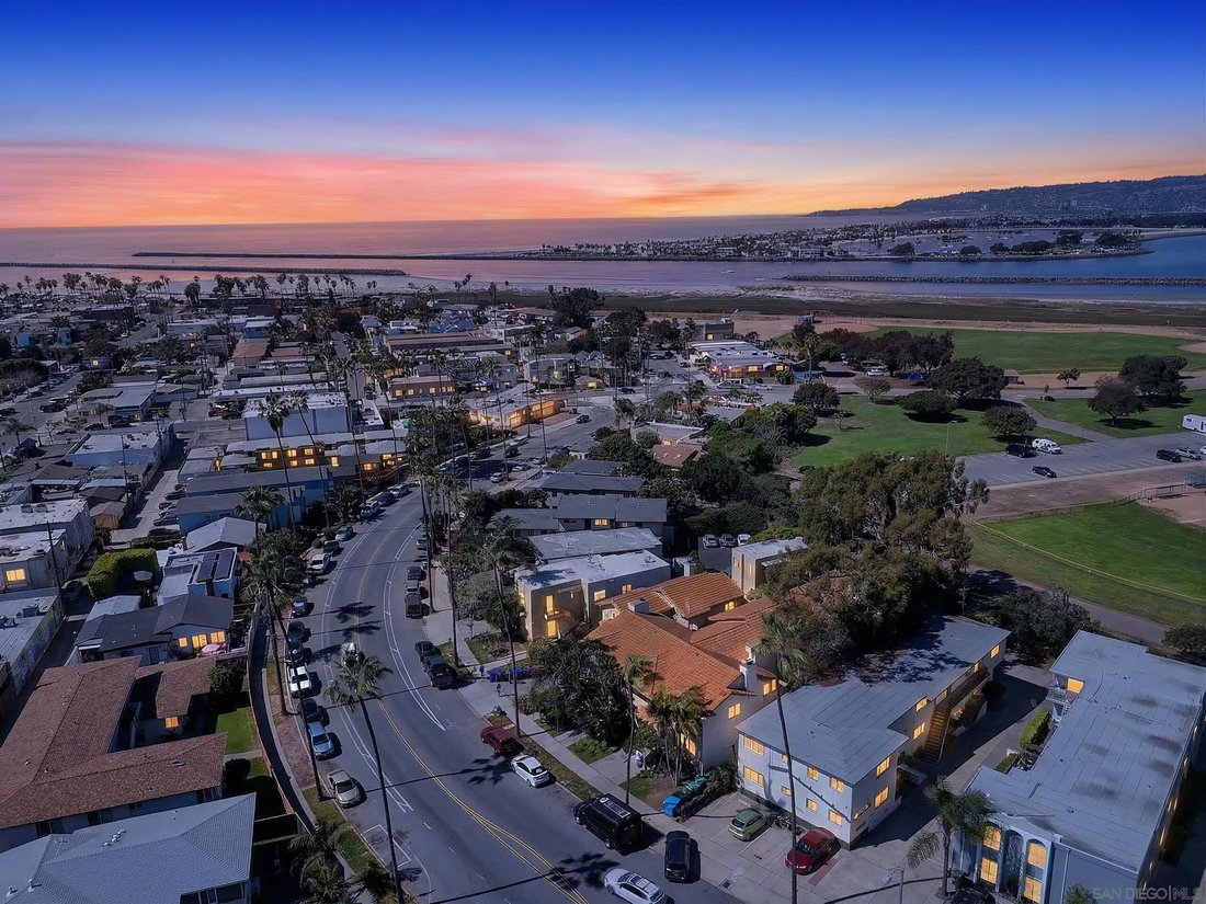 San Diego, California, United States 2 - 17846480