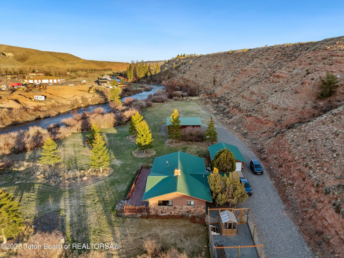 House in Dubois, Wyoming, United States 2 - 17847637