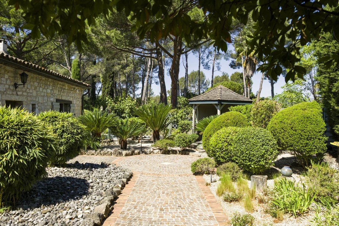 Estate in Les Aspres-Plan Sarrain, Mouans-Sartoux, France 4 - 17844029