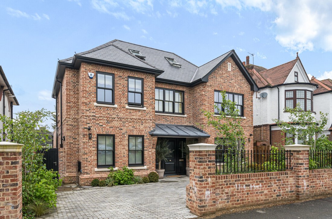 Townhouse in Mill Hill, Barnet, England 1 - 16825183
