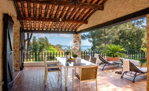 Villa in La Maure-Super Cannes, Vallauris, France 1