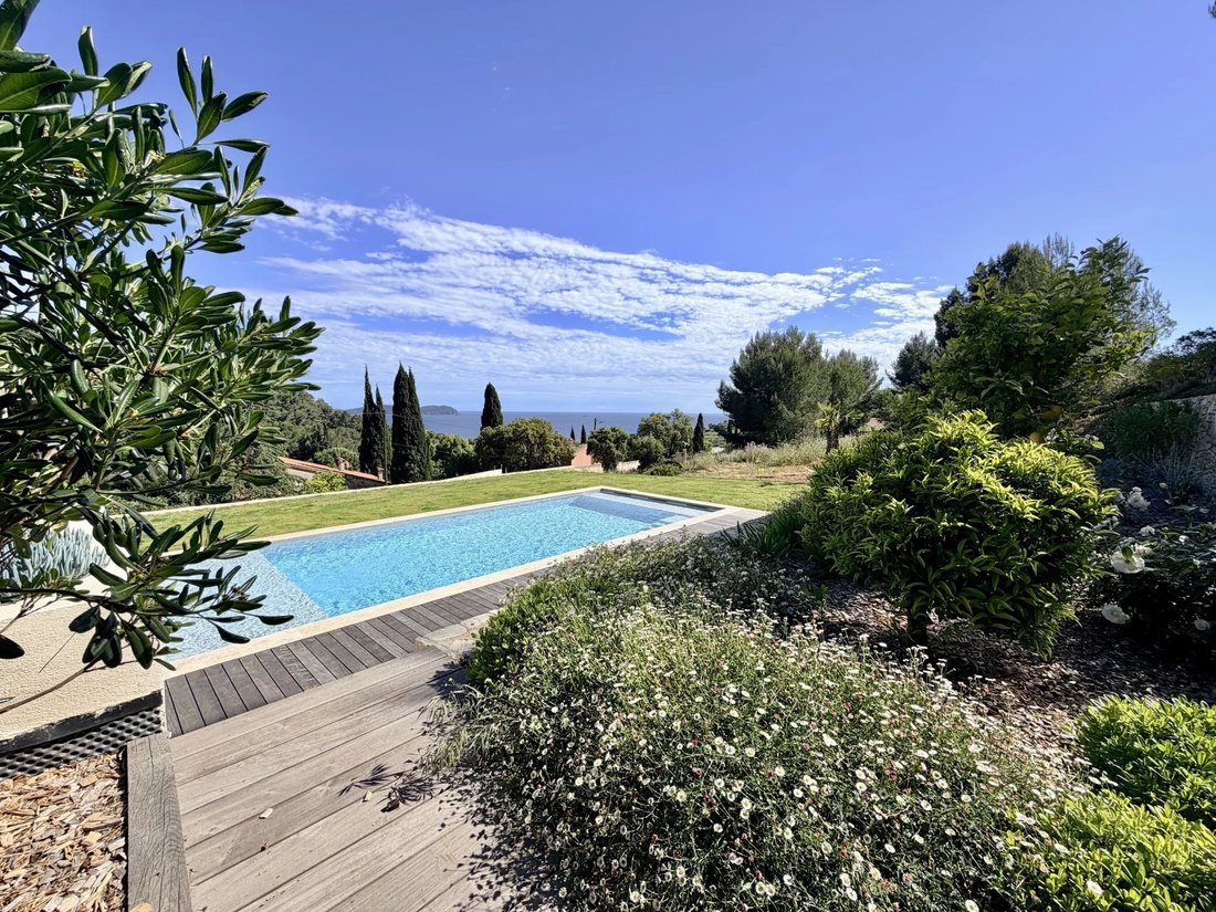 House in Carqueiranne, Provence-Alpes-Côte d'Azur, France 3 - 16962860