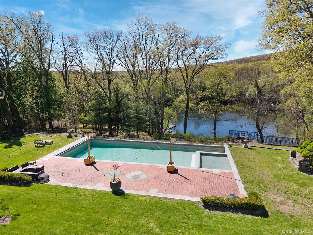House in Woodbury, New York, United States 4 - 17844430