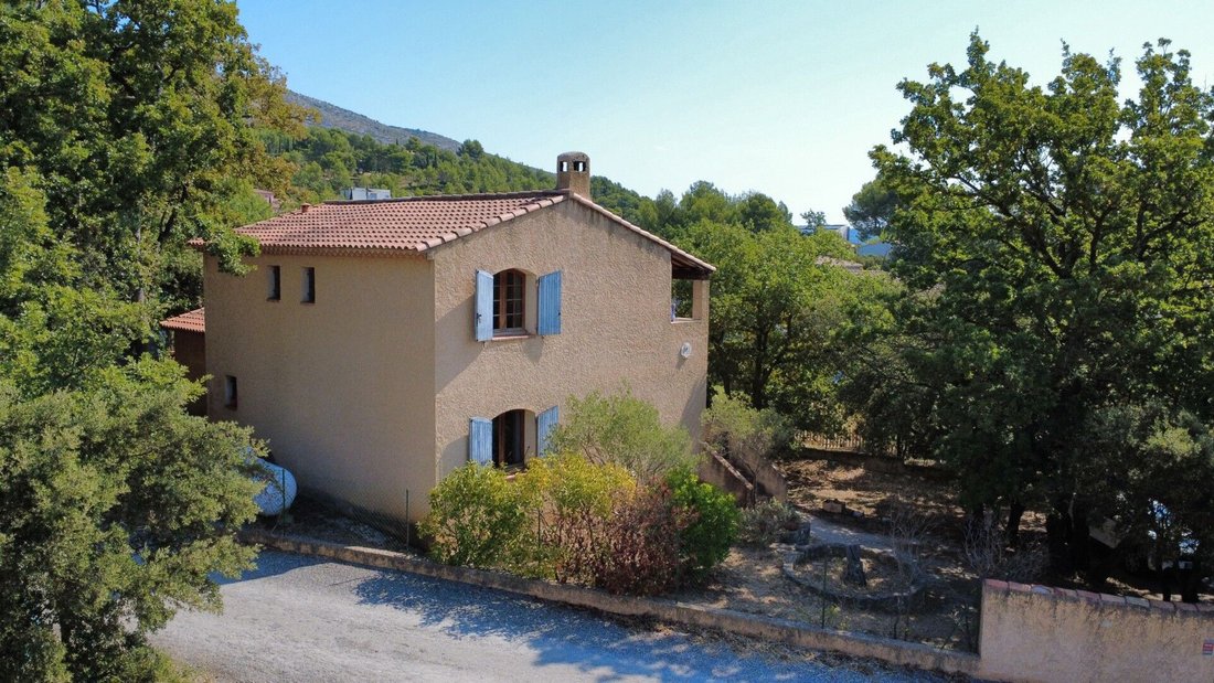 Villa in Puyloubier, Provence-Alpes-Côte d'Azur, France 2 - 17844766