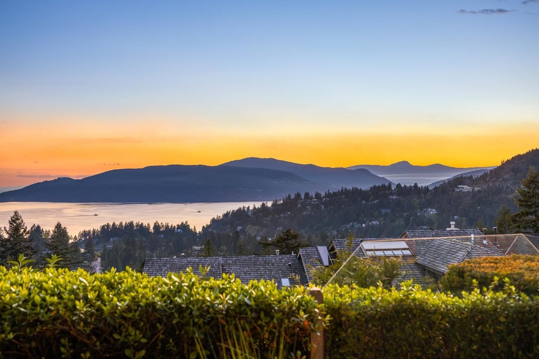 House in West Vancouver, British Columbia, Canada 1 - 17847658