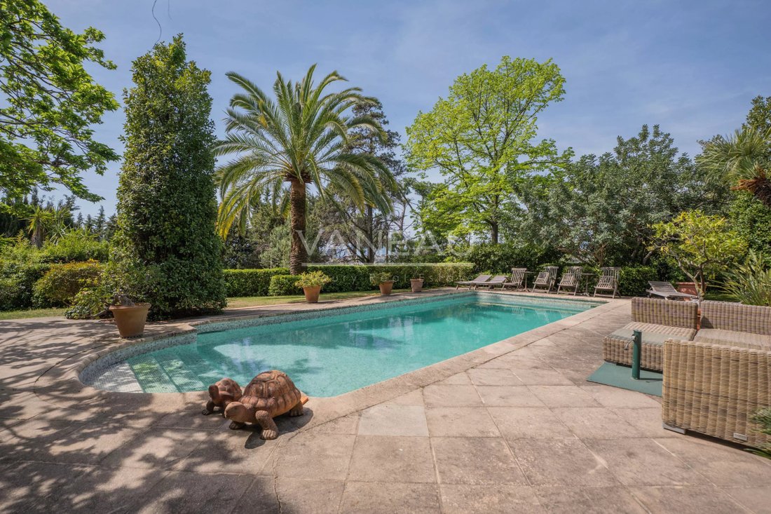 Villa in Cannes, Provence-Alpes-Côte d'Azur, France 2 - 17845071