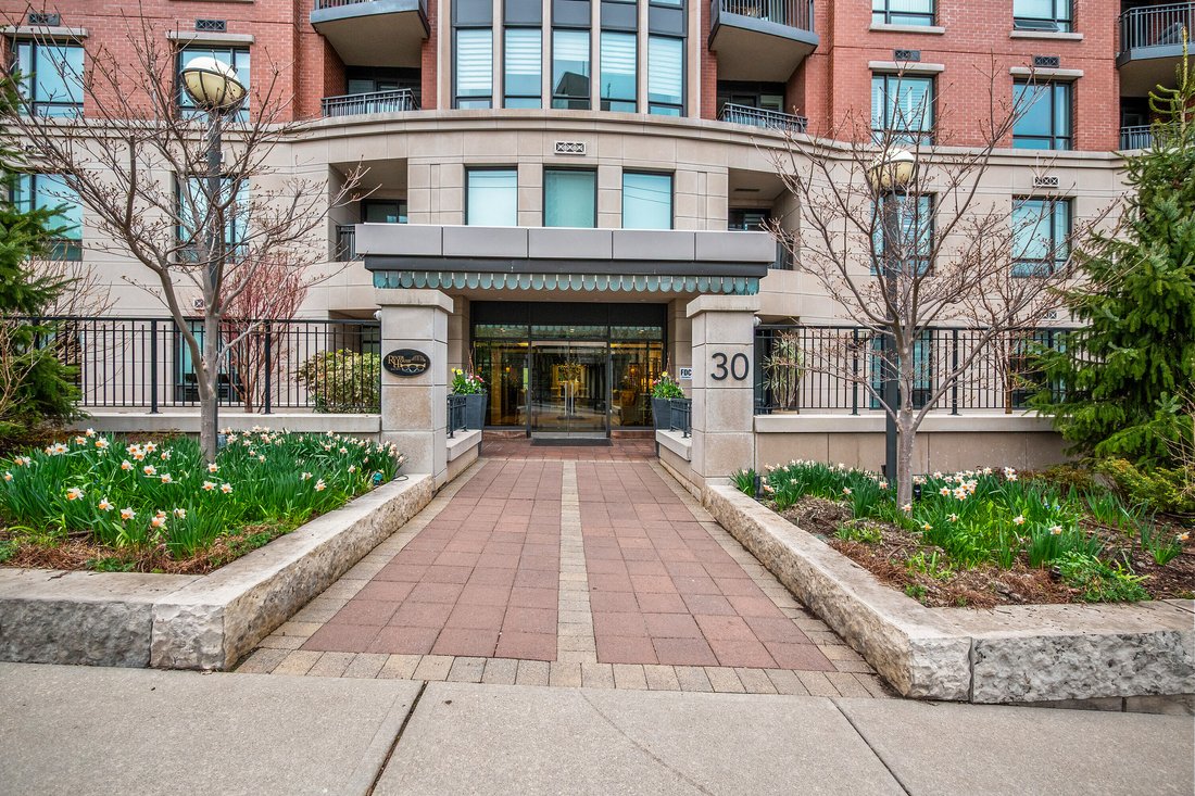 Condo in Toronto, Ontario, Canada 3 - 17847992