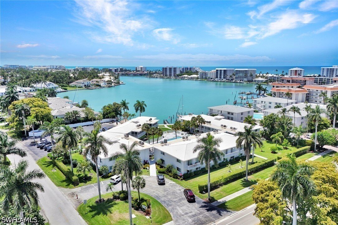 Condo in Naples, Florida, United States 2 - 17844447