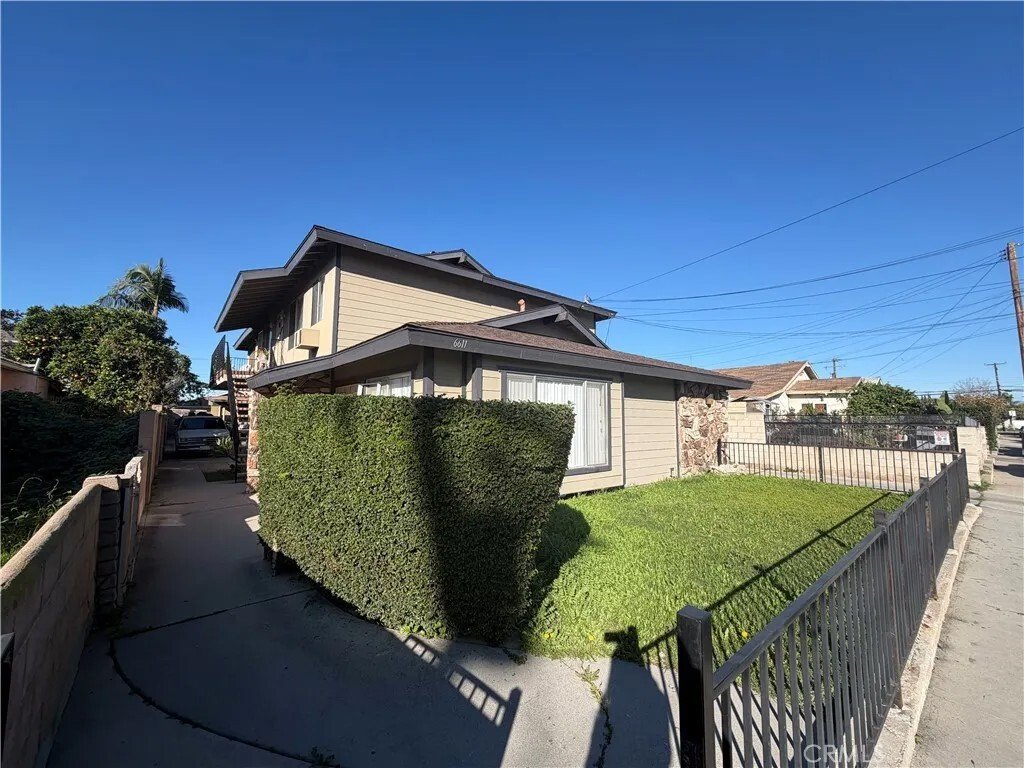 Buena Park, California, United States 4 - 17395985