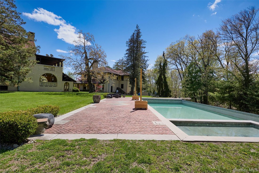 House in Woodbury, New York, United States 5 - 17844430
