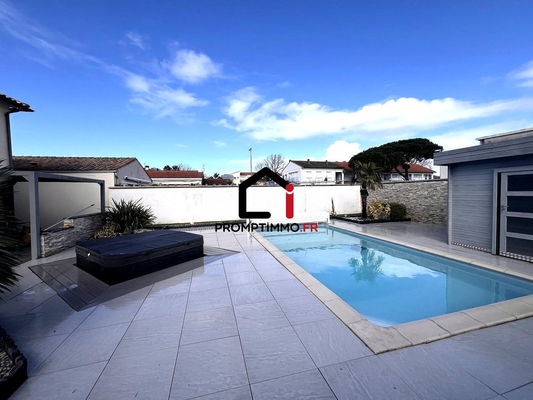House in Vaux-sur-Mer, Nouvelle-Aquitaine, France 1 - 17385213