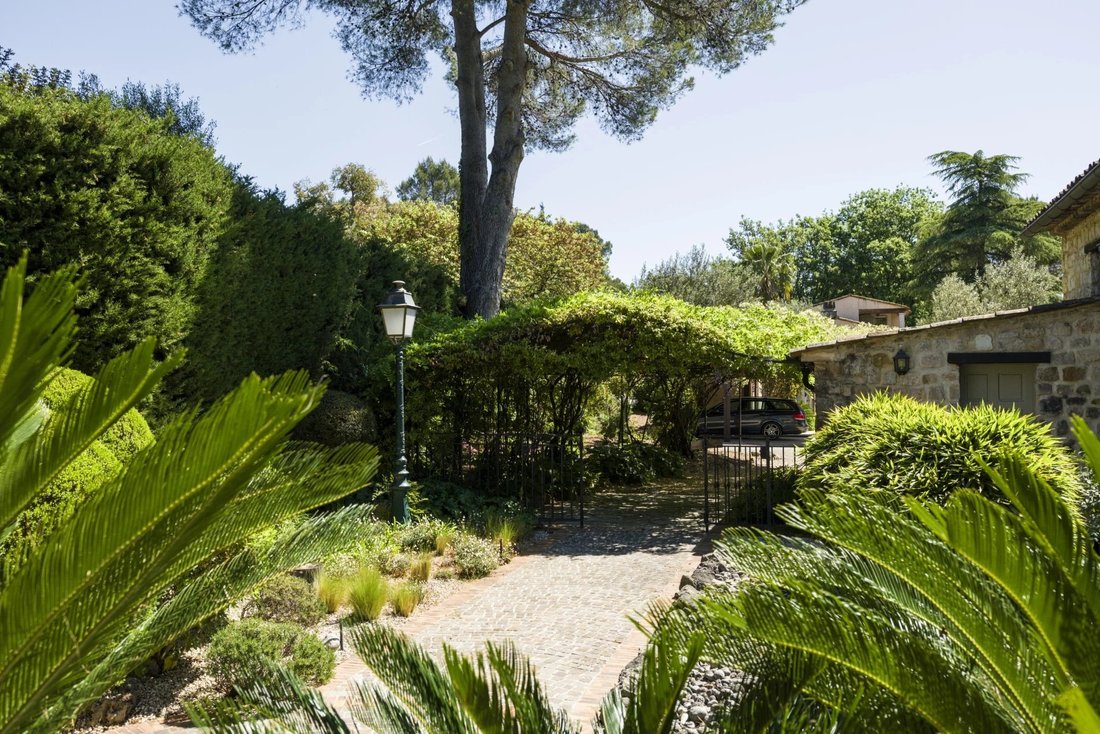 Estate in Les Aspres-Plan Sarrain, Mouans-Sartoux, France 5 - 17844029
