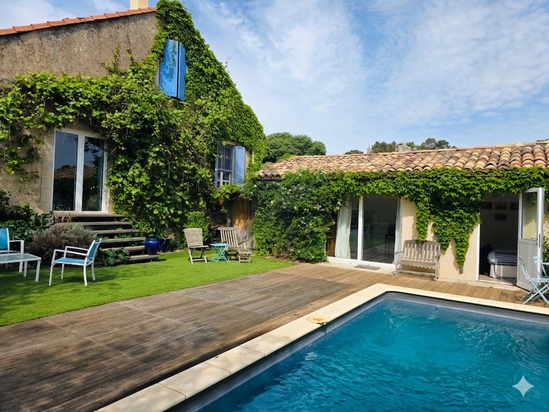 House in Eygalières, Provence-Alpes-Côte d'Azur, France 1 - 16713271
