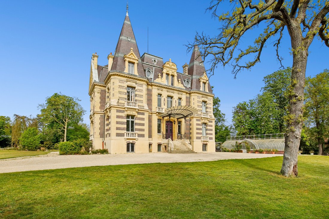 House in Le Vésinet, Ile-de-France, France 1 - 17847535