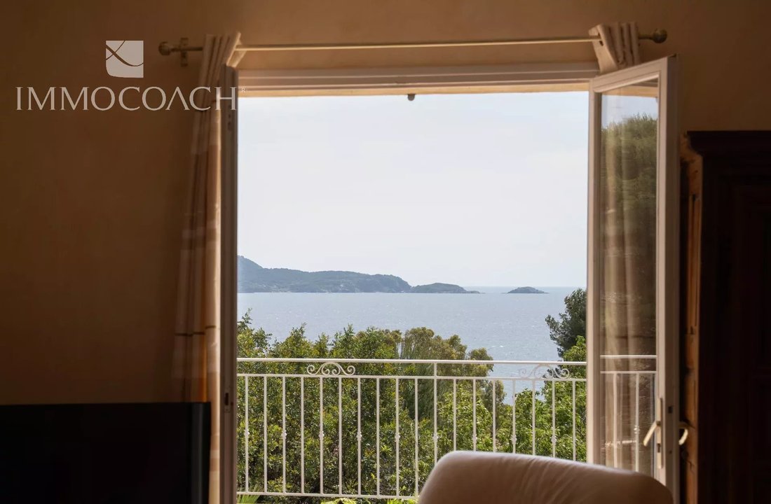 Villa in Carqueiranne, Provence-Alpes-Côte d'Azur, France 2 - 17843725