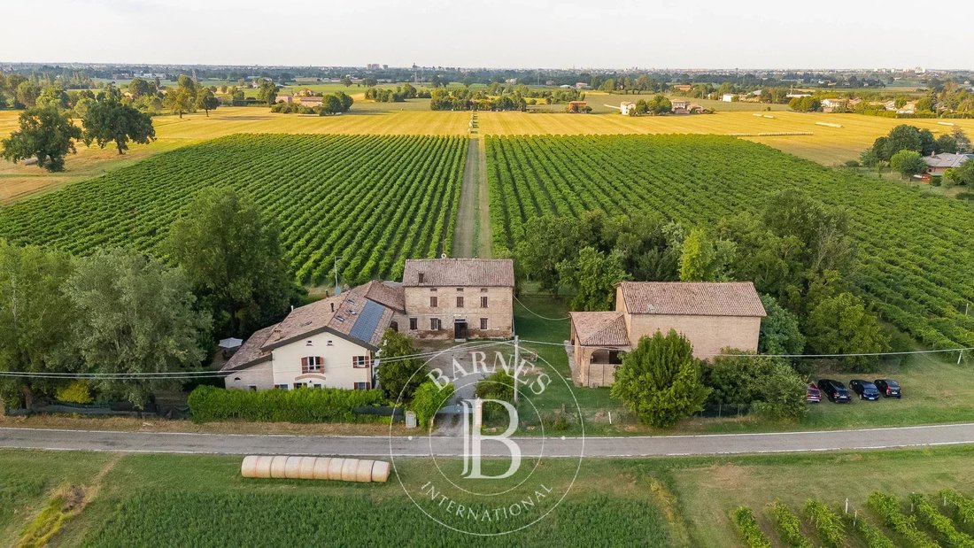 Estate in Formigine, Emilia-Romagna, Italy 1 - 17845041
