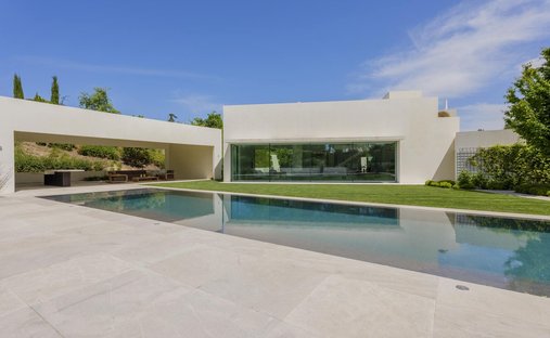 Villa in Pozuelo de Alarcon, Comunidad de Madrid, Spain 1