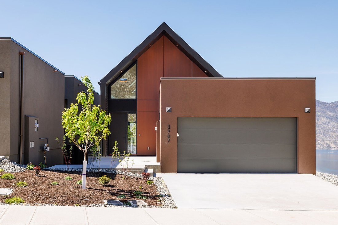 House in Kelowna, British Columbia, Canada 1 - 14750747
