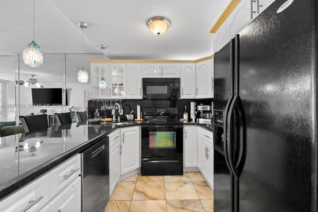 Condo in Miami Beach, Florida, United States 3 - 17844745