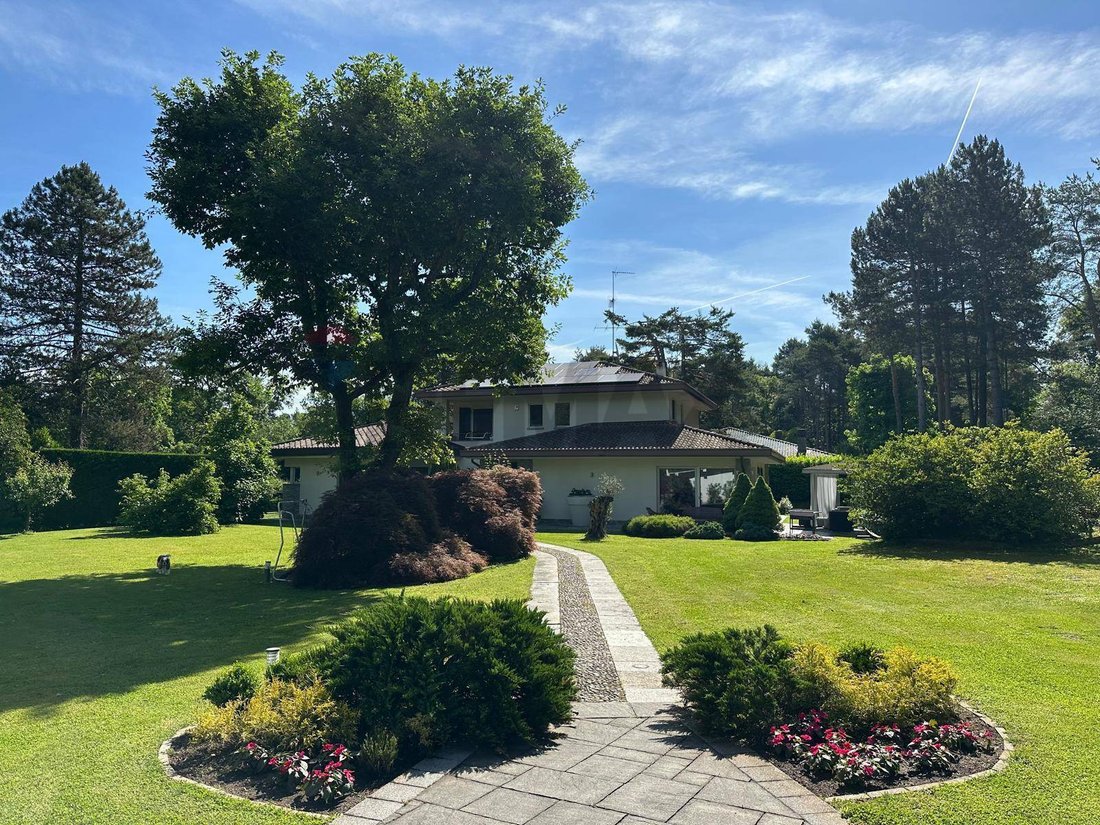 Villa in Fecchio, Cantu, Lombardy 4 - 17848582