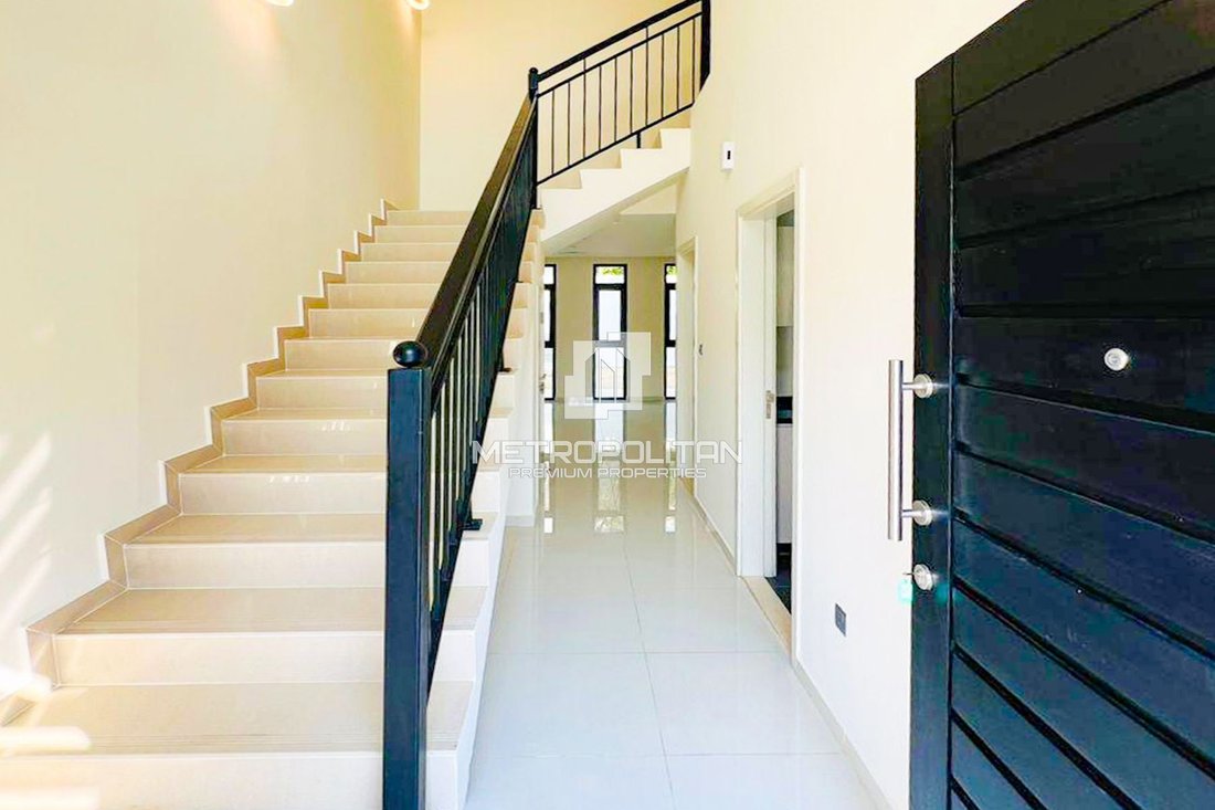 Townhouse in Damac Hills 2, Dubai, United Arab Emirates 3 - 17845207