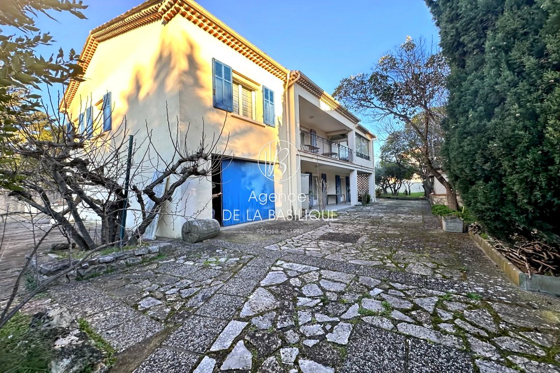 Villa in Centre Ville, Saint-Maximin-la-Sainte-Baume, France 1 - 17247761