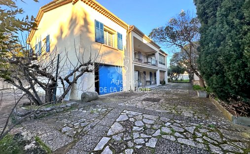 Villa in Centre Ville, Saint-Maximin-la-Sainte-Baume, France 1