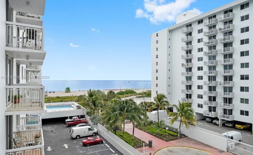Condo in Miami Beach, Florida, United States 1