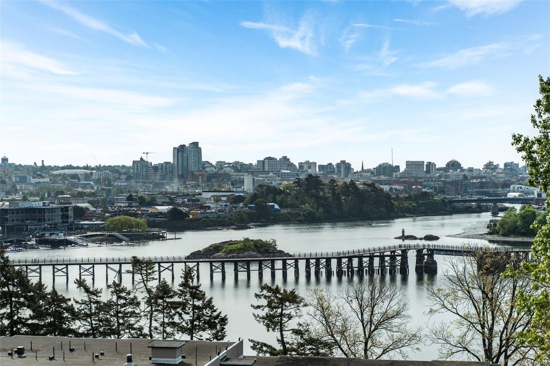 Condo in Victoria, British Columbia, Canada 1 - 17847681