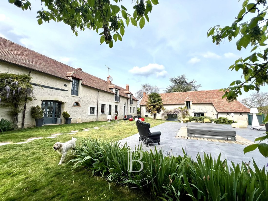 Estate in Descartes, Centre-Val de Loire, France 1 - 17845084