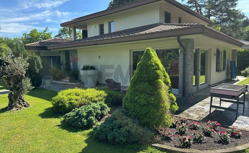 Villa in Fecchio, Cantu, Lombardy 1