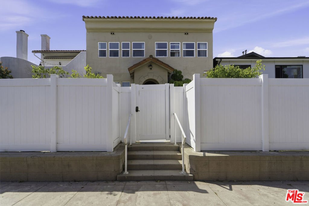 Los Angeles, California, United States 1 - 17846274