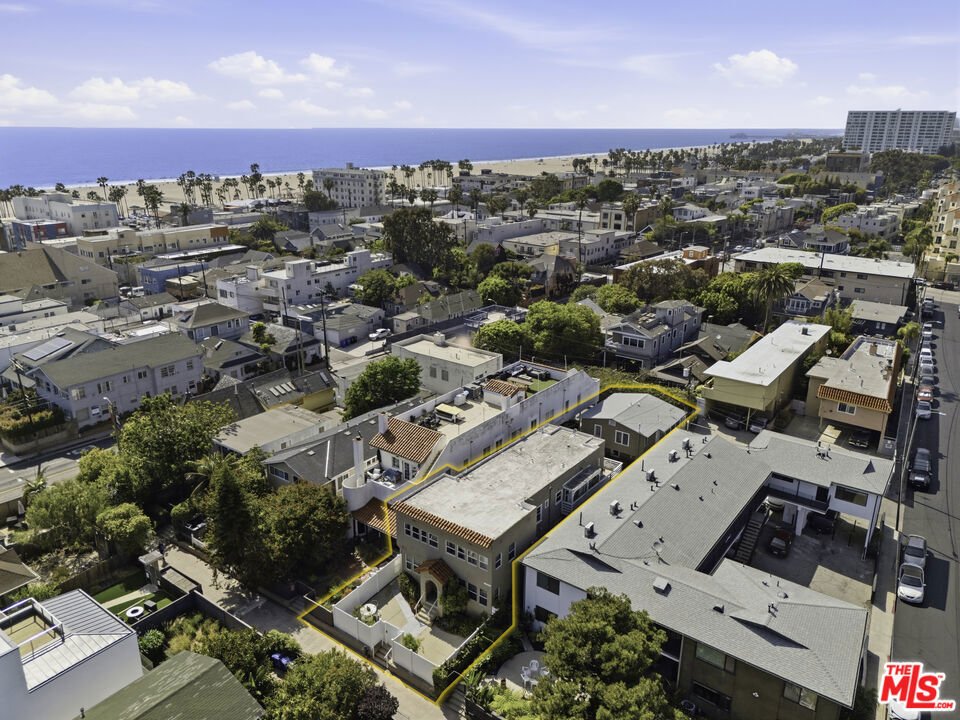 Los Angeles, California, United States 3 - 17846274