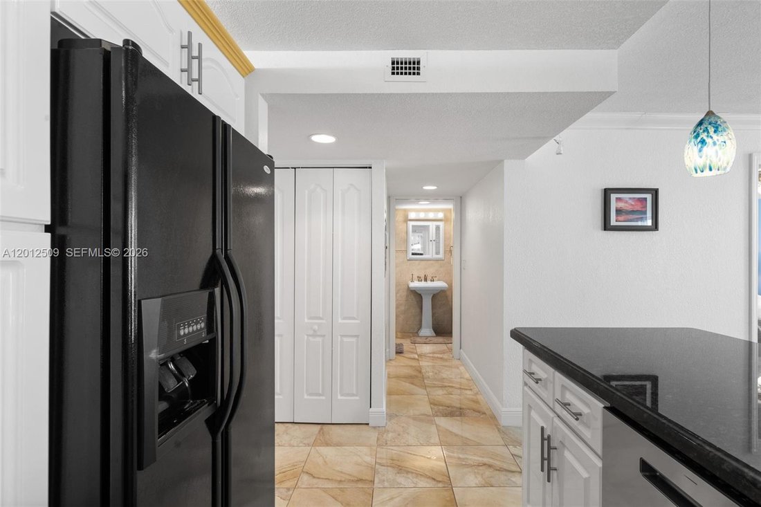 Condo in Miami Beach, Florida, United States 5 - 17844745