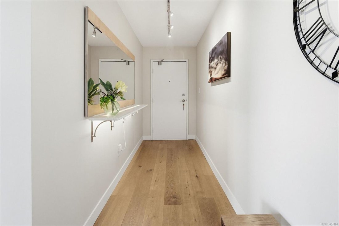 Condo in Victoria, British Columbia, Canada 3 - 17847681