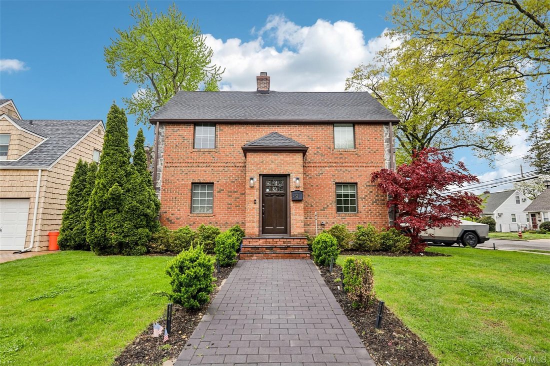 House in Mineola, New York, United States 1 - 17848685
