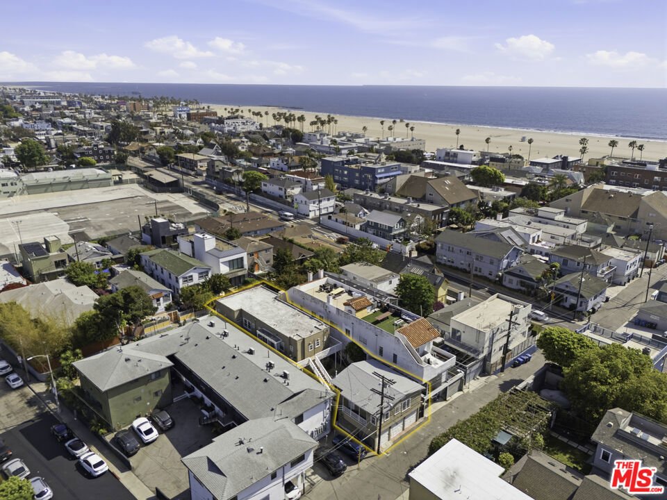 Los Angeles, California, United States 5 - 17846274