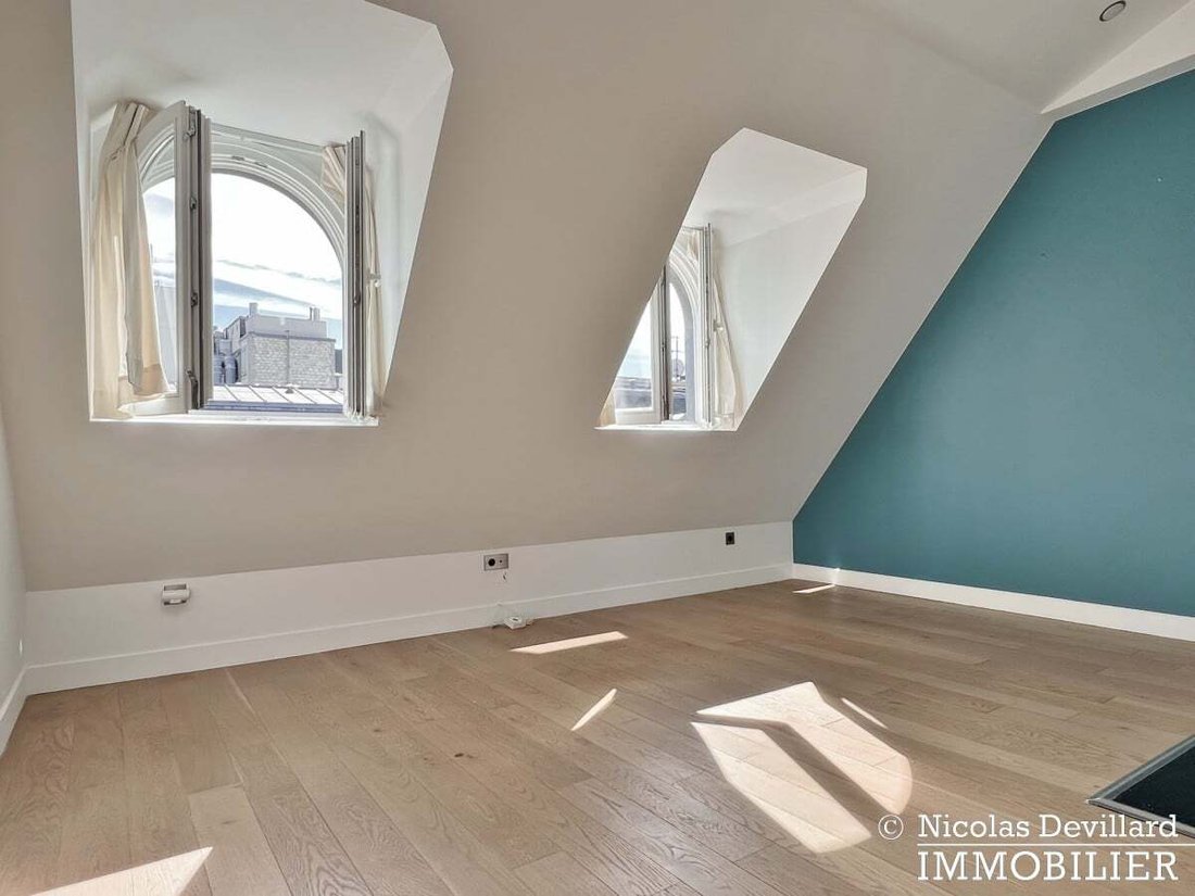 Apartment in Triangle d'Or, Paris 8e Arrondissement, Paris 4 - 16780492