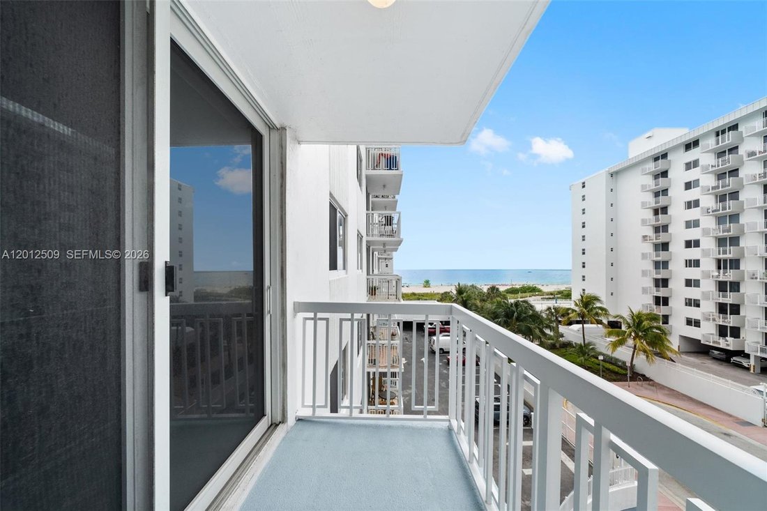 Condo in Miami Beach, Florida, United States 2 - 17844745