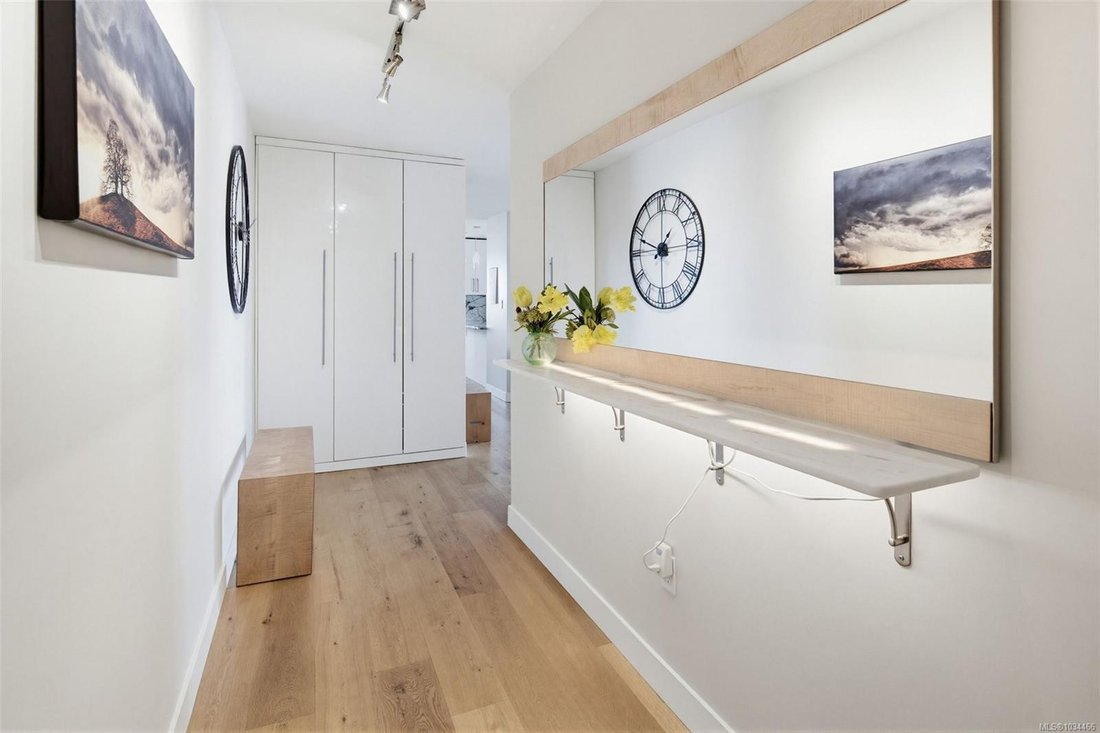 Condo in Victoria, British Columbia, Canada 2 - 17847681