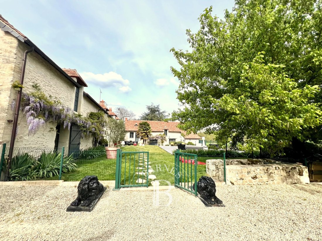 Estate in Descartes, Centre-Val de Loire, France 4 - 17845084